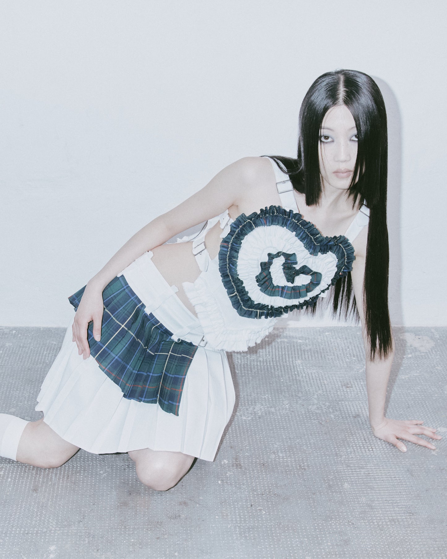 TWO-PIECE ASYMMETRICAL MINI SKIRT (G/W)