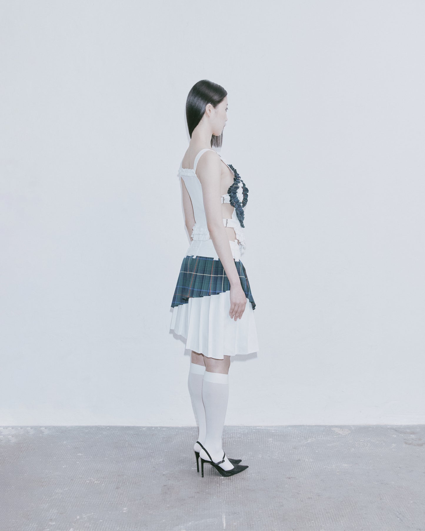 TWO-PIECE ASYMMETRICAL MINI SKIRT (G/W)