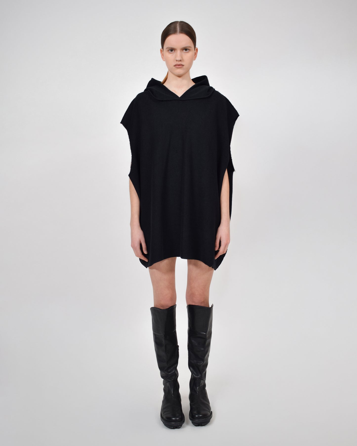 SLEEVELESS INVERTED HOODY