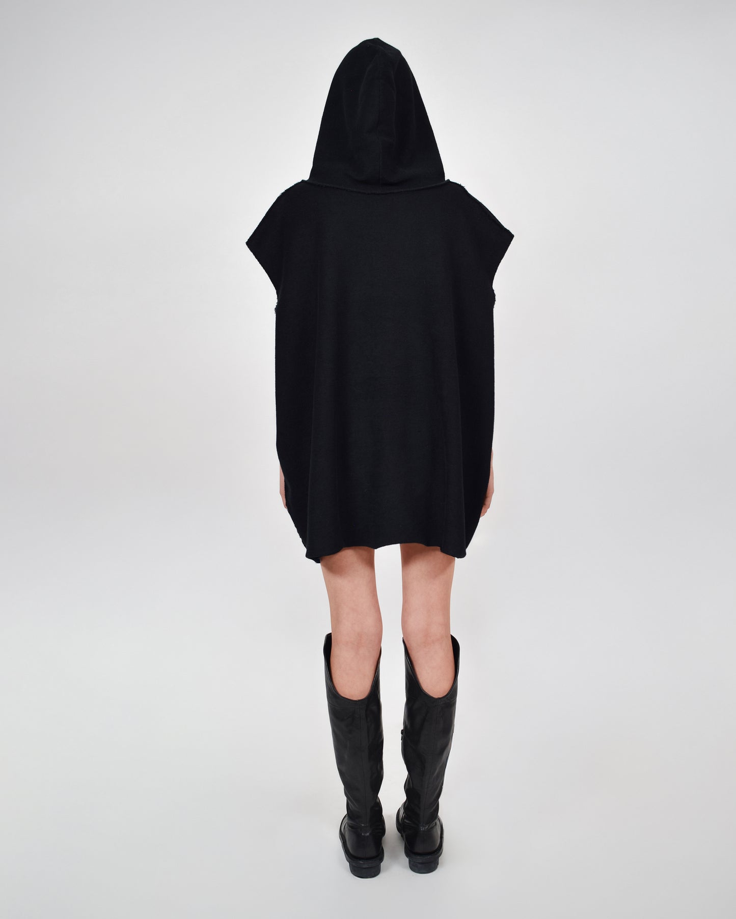 SLEEVELESS INVERTED HOODY