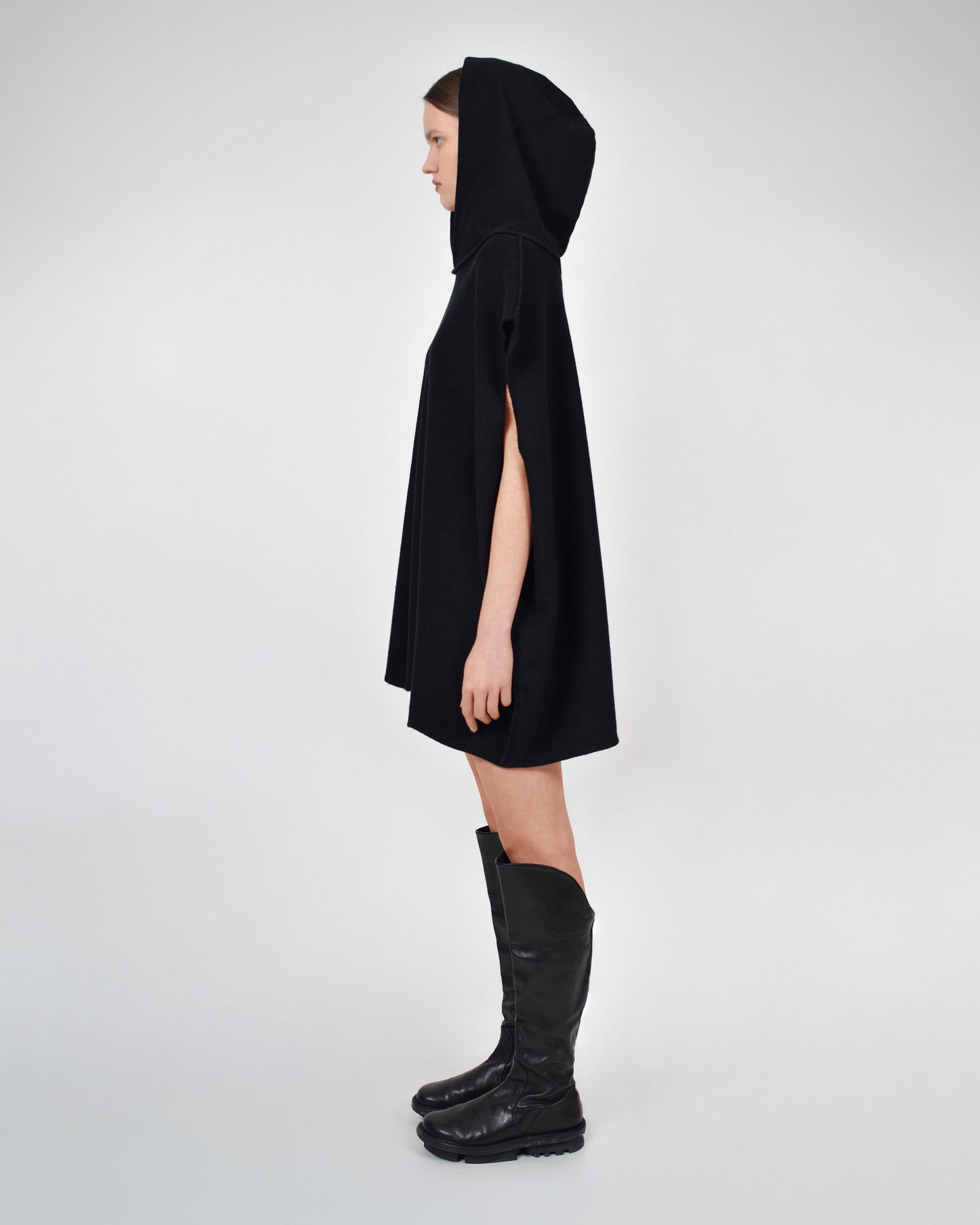 SLEEVELESS INVERTED HOODY